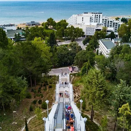 Хотел компас 3*