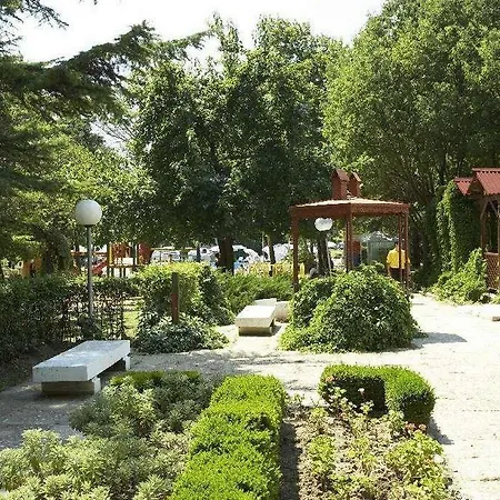 Отель Compass 4*