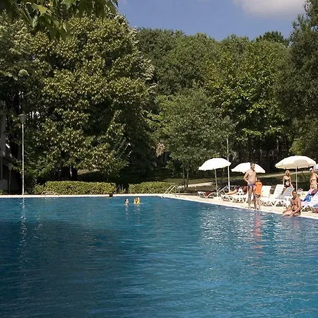 Отель Compass 4*