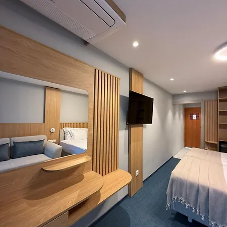 Hotel Compass