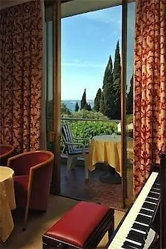 Compass מלון אלבנה