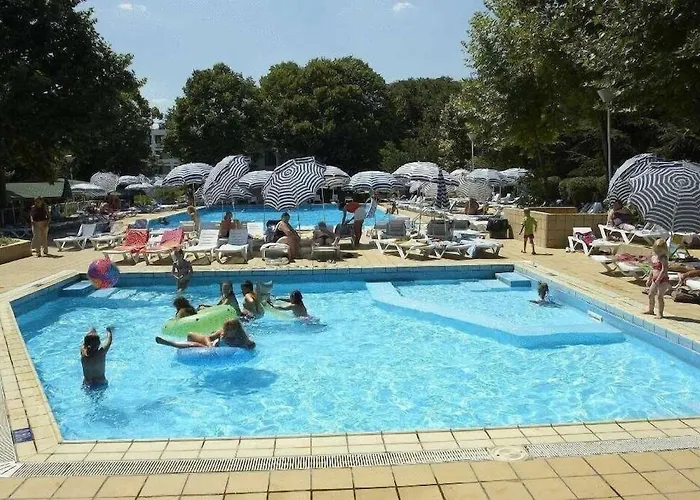 Compass 4* אלבנה